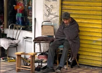 Don Bolero resiste al frío y a la soledad en Múzquiz; piden apoyarlo