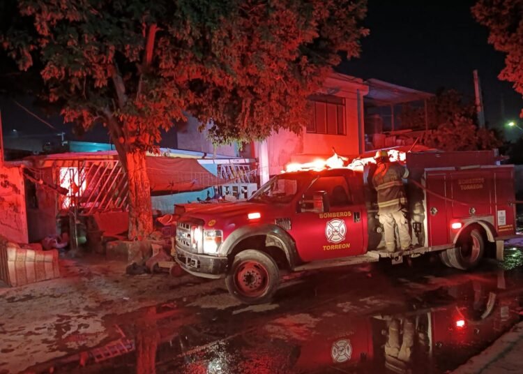 Protección Civil y Bomberos controlan incendio en domicilio de la colonia Fernando Amilpa