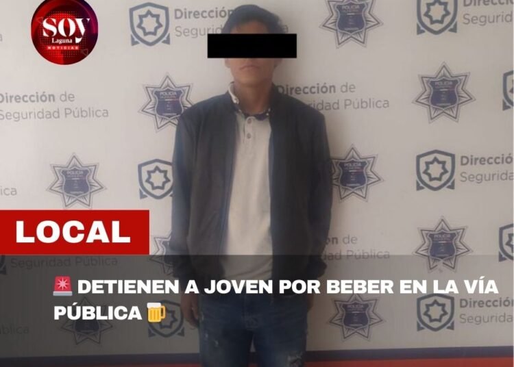 DETIENEN A JOVEN POR CONSUMIR BEBIDAS ALCOHÓLICAS EN LA VÍA PÚBLICA