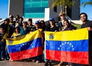Venezolanos en Torreón reaccionan ante versiones sobre la detención de Nicolás Maduro