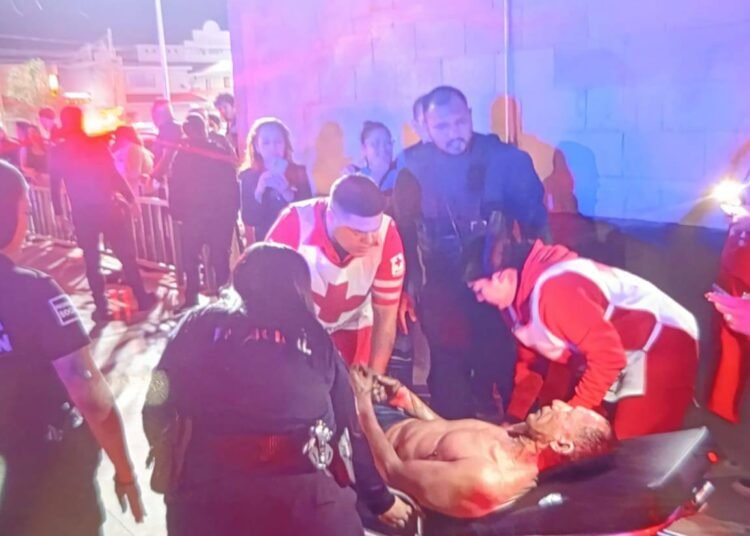 Extrabajador se prende fuego afuera de Al Súper Alameda en Torreón