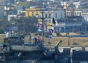 México envía ayuda humanitaria a Cuba: llegan dos barcos con más de 800 toneladas.