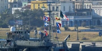 México envía ayuda humanitaria a Cuba: llegan dos barcos con más de 800 toneladas.