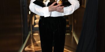 Bad Bunny en los Grammy 2026: “¡Fuera ICE!” domina su discurso y enciende la gala