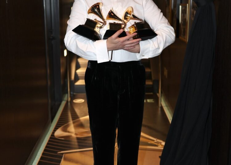 Bad Bunny en los Grammy 2026: “¡Fuera ICE!” domina su discurso y enciende la gala