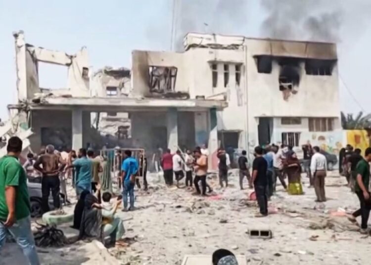 Bombardeo en Irán deja decenas de niñas murieron tras impacto en escuela primaria.